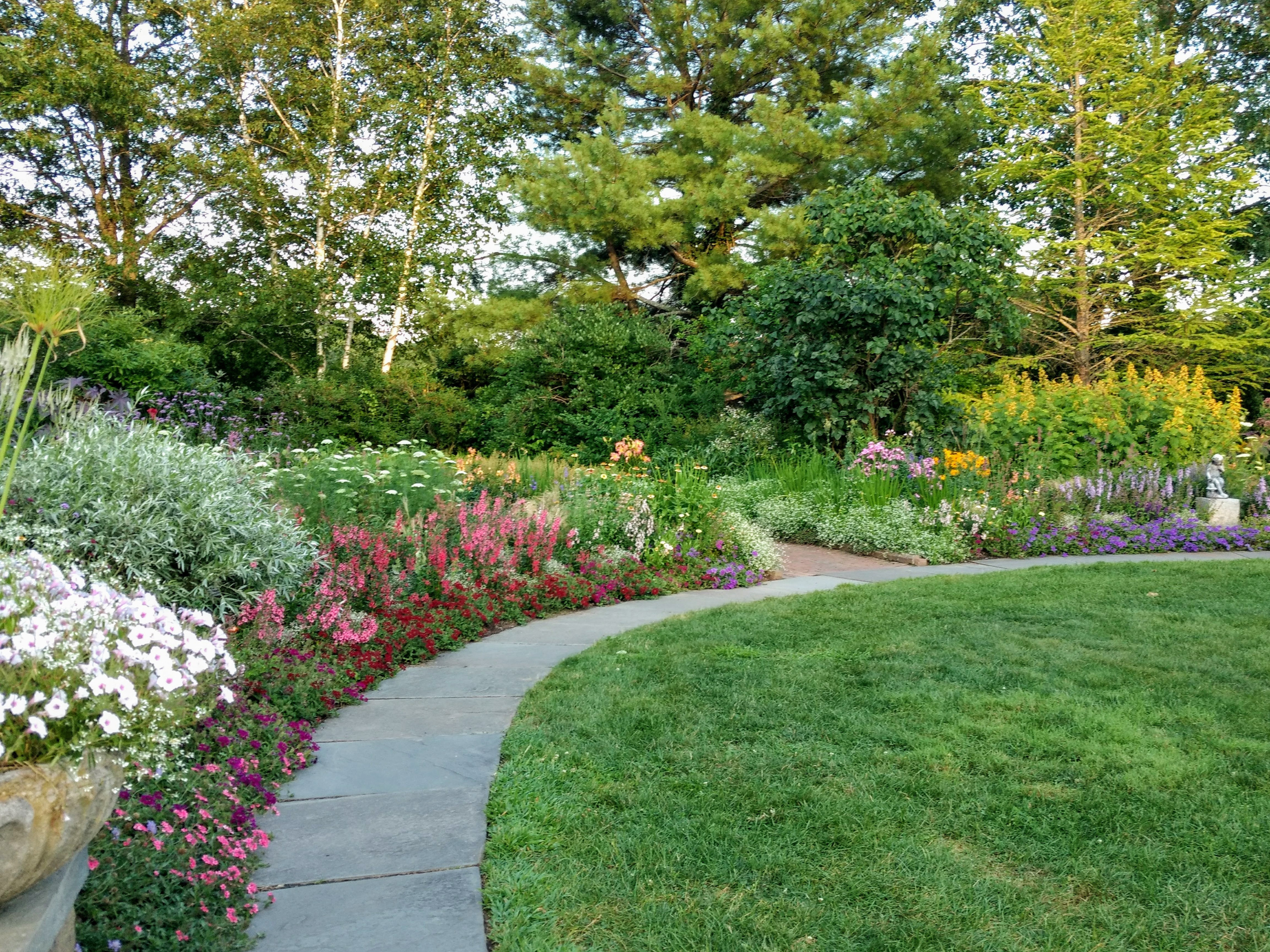 Благоустройство участка частного дома в Ялте и Республике Крым